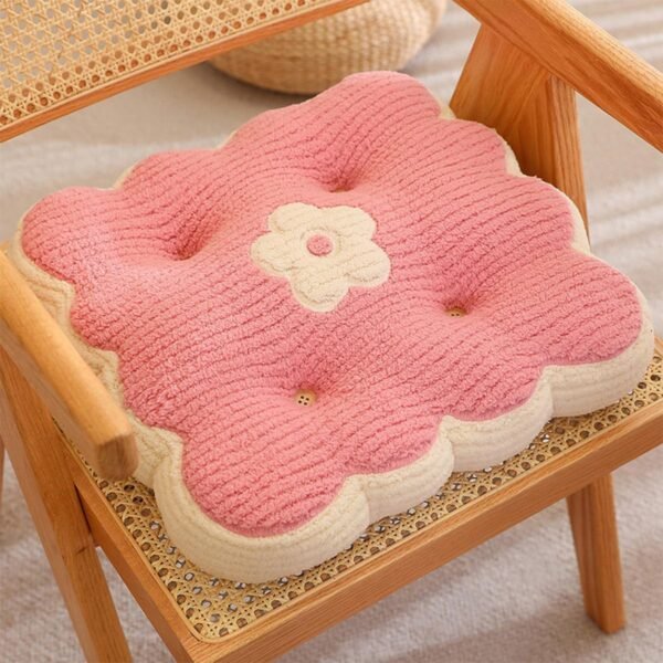 Square cookie-shaped plush seat cushion